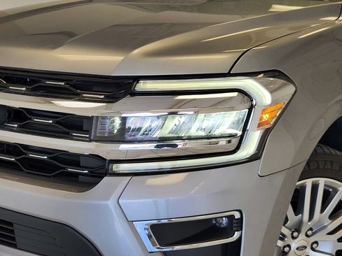 Used 2024 Ford Expedition Limited AWD/4WD image 9