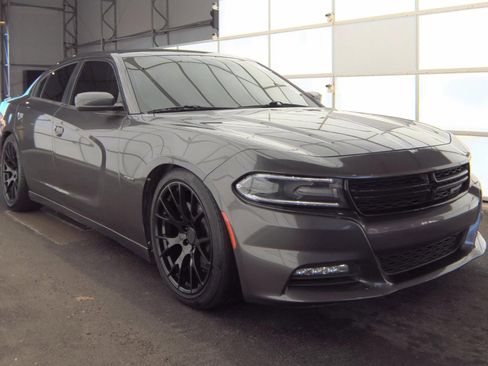 Used 2018 Dodge Charger R/T image 3