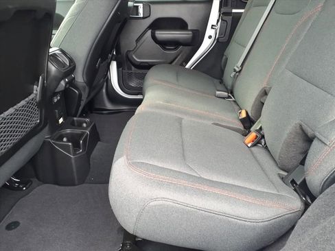 Certified 2024 Jeep Wrangler Unlimited Rubicon image 15