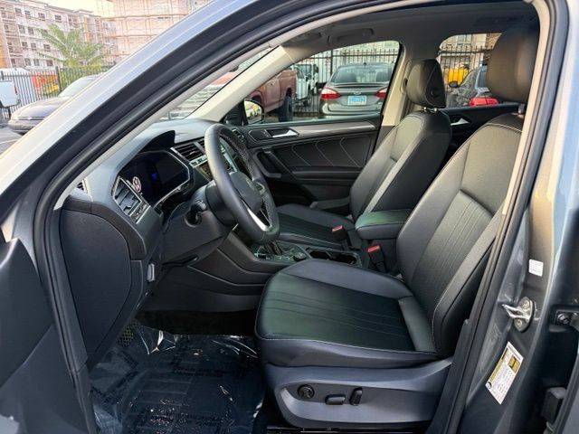 Used 2022 Volkswagen Tiguan SE AWD/4WD image 11