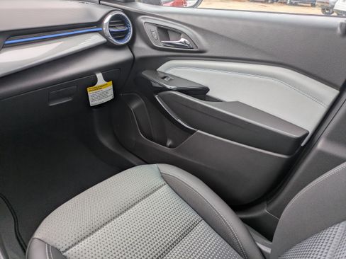 New 2026 Chevrolet Trax LT w/ Sunroof Package FWD image 11
