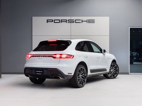 Certified 2026 Porsche Macan AWD/4WD image 7