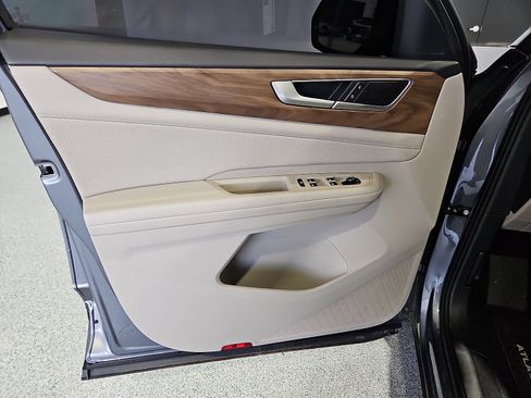 Certified 2024 Volkswagen Atlas SE FWD image 15