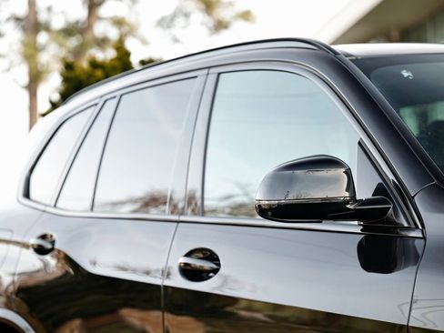 New 2026 BMW X5 xDrive40i w/ M Sport Package AWD/4WD image 3