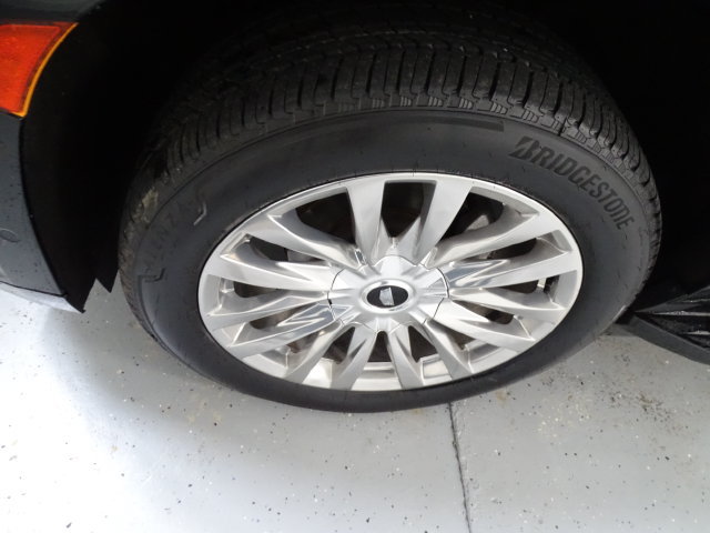 Certified 2024 Cadillac Escalade Premium Luxury w/ LPO, Floor Liner Package AWD/4WD image 27
