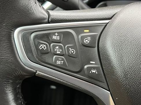 Used 2018 Chevrolet Equinox Premier image 21