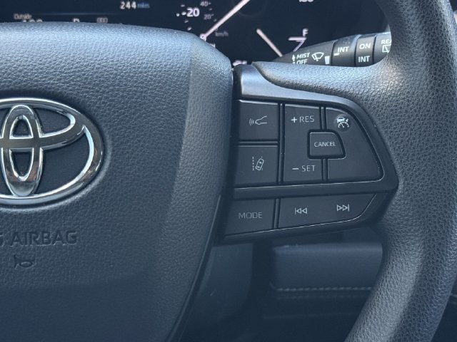 Used 2025 Toyota Sienna LE FWD image 15