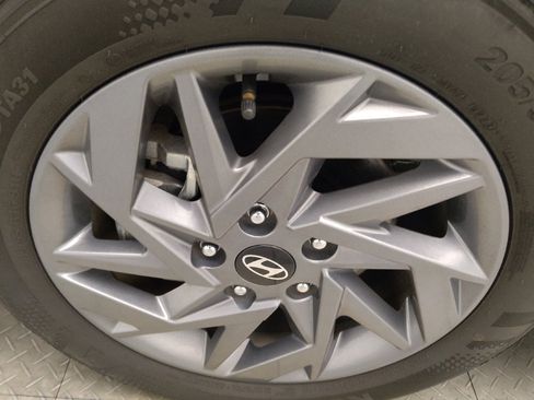 Used 2024 Hyundai Elantra Blue FWD image 31