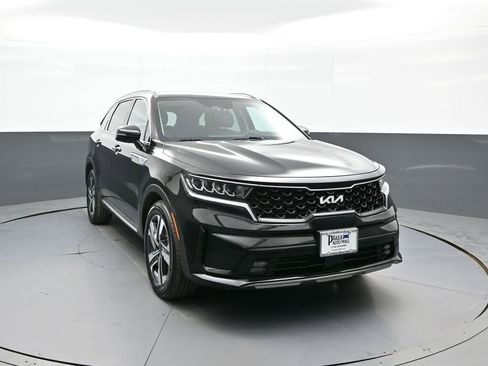 Certified 2023 Kia Sorento EX image 3