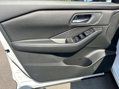 New 2026 Nissan Rogue SV AWD/4WD image 18