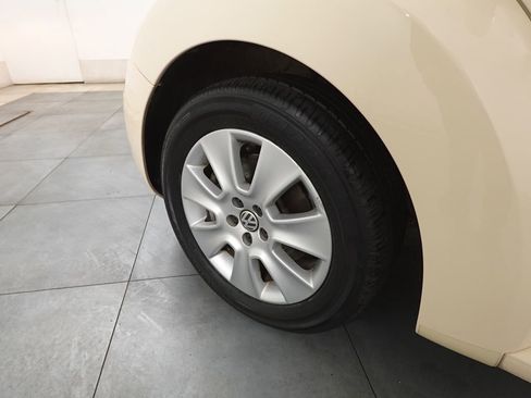 Used 2009 Volkswagen Beetle S image 21