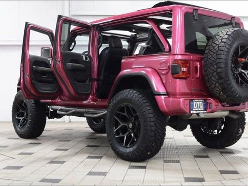 Used 2024 Jeep Wrangler Sahara w/ Technology Group image 9