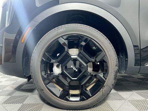 Certified 2025 Kia Sorento SX image 13