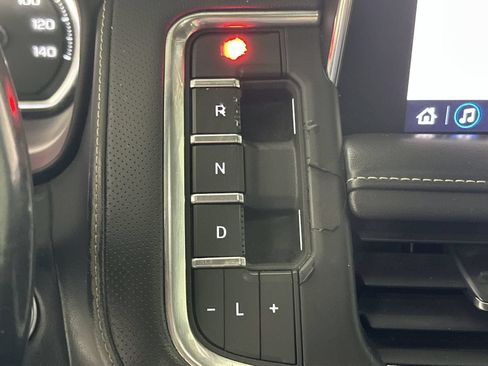 Used 2021 Chevrolet Tahoe Premier w/ Premium Package RWD image 20