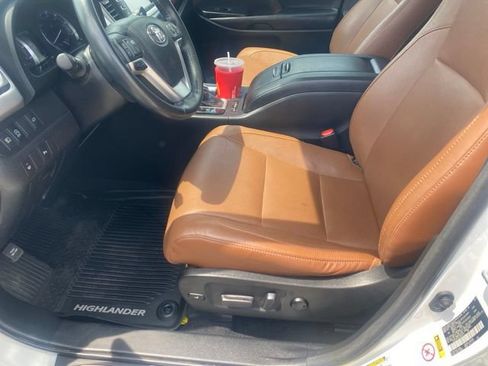 Used 2018 Toyota Highlander Limited w/ Protection Package #3 AWD/4WD image 12