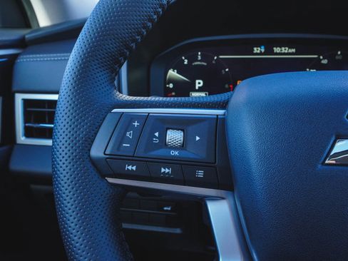 New 2026 Mitsubishi Outlander SE image 24