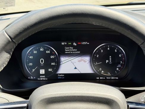Used 2021 Volvo XC40 T4 Momentum w/ Protection Package Premier FWD image 11
