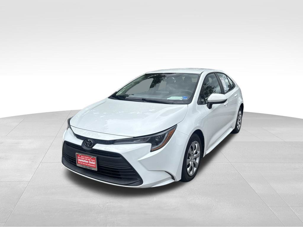 Used 2023 Toyota Corolla LE FWD image 2