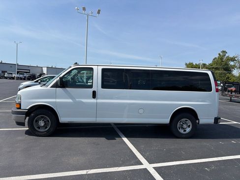 Used 2018 Chevrolet Express 3500 LT w/ LT Preferred Equipment Group RWD image 4