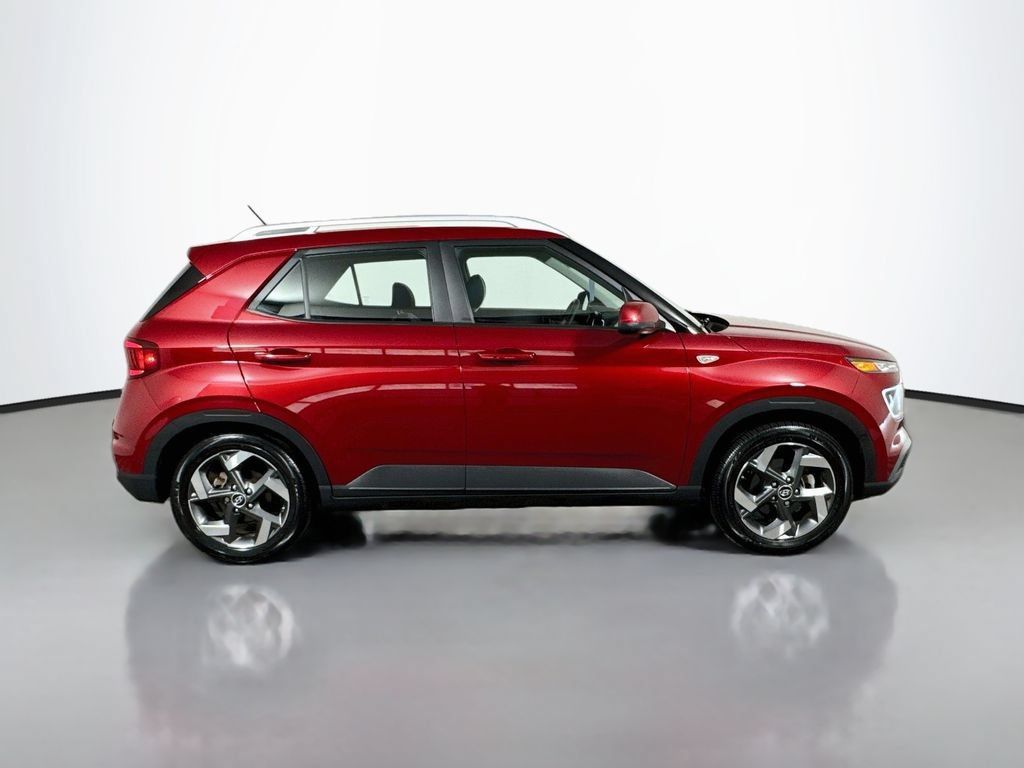 Used 2024 Hyundai Venue Limited FWD image 9