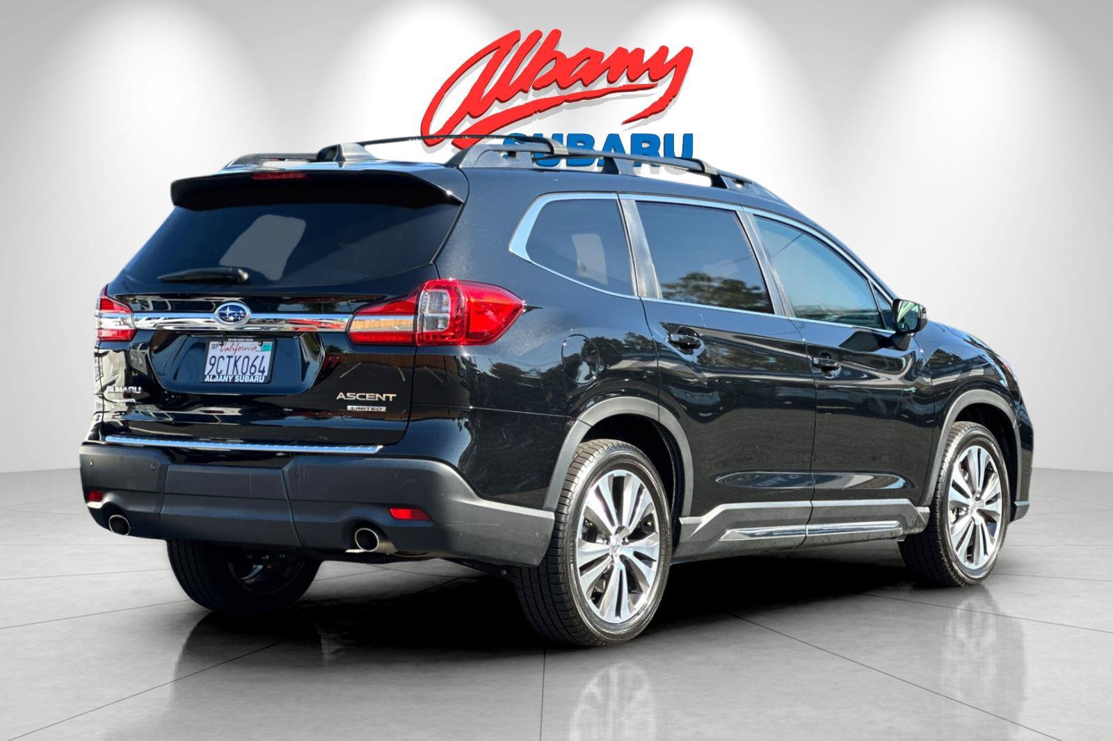 Used 2022 Subaru Ascent Limited w/ Technology Package AWD/4WD image 4