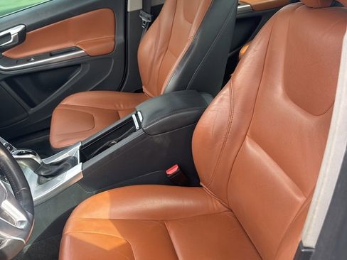 Used 2017 Volvo S60 T5 Inscription image 4