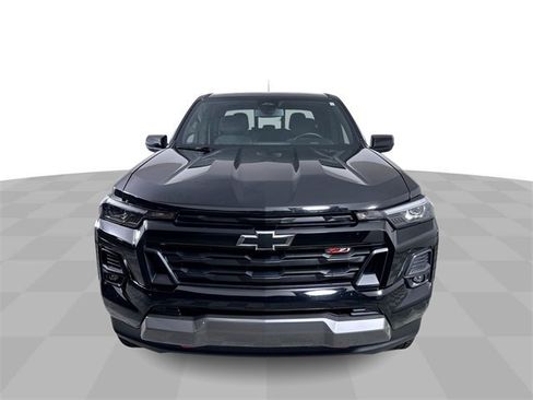 Used 2024 Chevrolet Colorado Z71 w/ Z71 Convenience Package 2 image 3