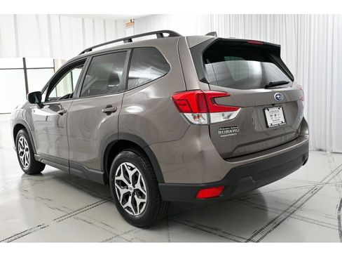 Used 2023 Subaru Forester Premium AWD/4WD image 5