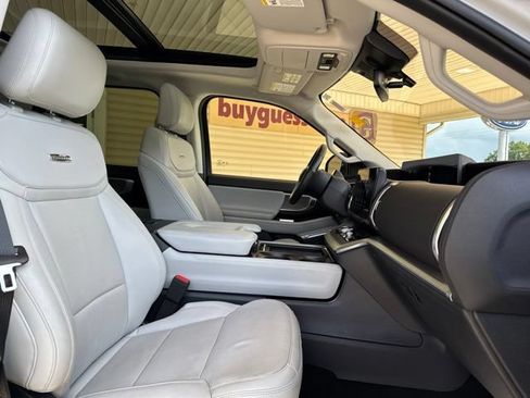 Used 2025 Ford Expedition Max Platinum AWD/4WD image 29