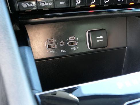 Used 2024 Jeep Grand Cherokee Laredo X image 18