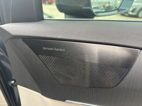 Used 2020 Volvo XC90 T8 Momentum w/ Protection Package Premier image 12