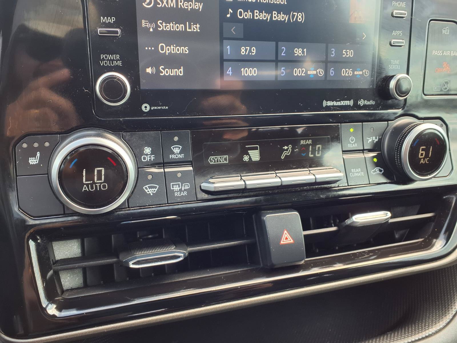Used 2021 Toyota Highlander XLE FWD image 8