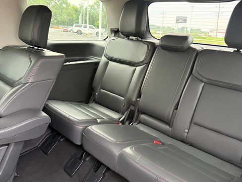 Used 2025 Ford Expedition Active AWD/4WD image 12