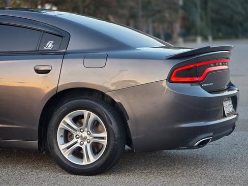 Used 2017 Dodge Charger SE RWD image 18