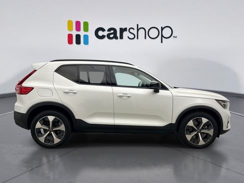 Used 2023 Volvo XC40 B5 Plus w/ Driver Assist Package AWD/4WD image 3