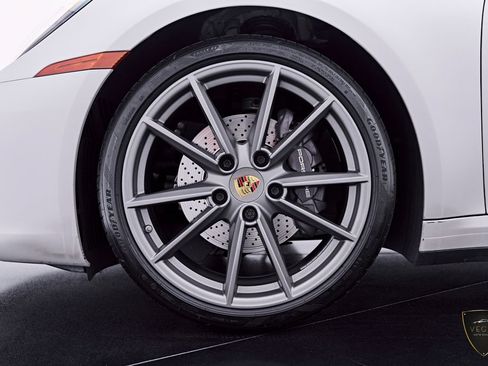 Used 2023 Porsche 911 Carrera RWD image 3