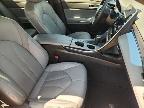 Used 2022 Toyota Avalon XLE FWD image 14