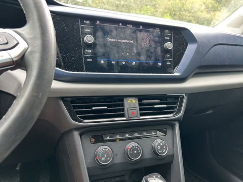 Used 2022 Volkswagen Taos SE image 32