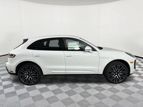 Certified 2025 Porsche Macan AWD/4WD image 8