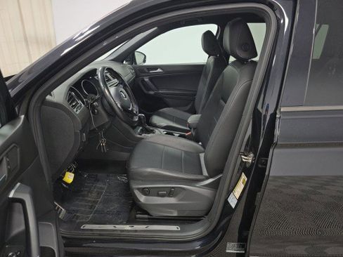 Used 2020 Volkswagen Tiguan SE R-Line image 7