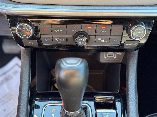 Used 2025 Jeep Compass Limited AWD/4WD image 17