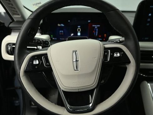 Used 2025 Lincoln Aviator AWD image 16