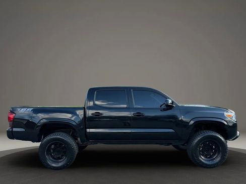Used 2020 Toyota Tacoma SR image 11