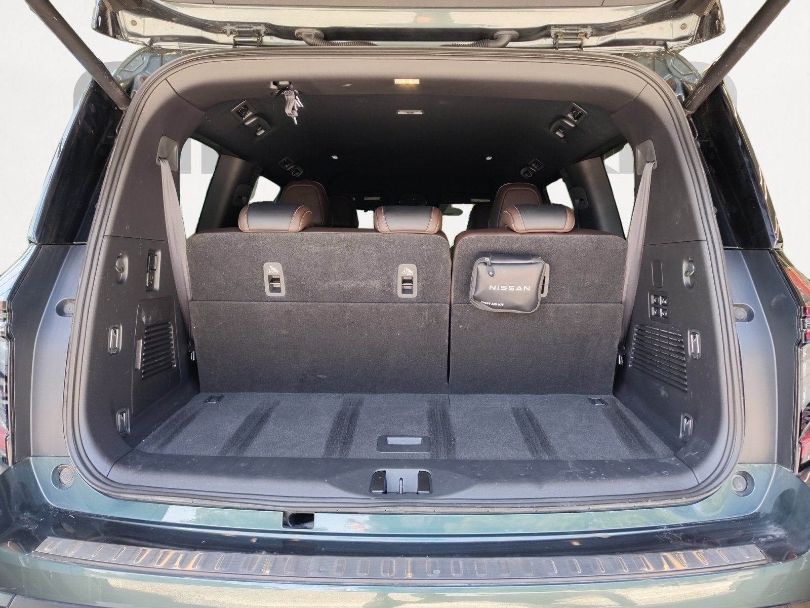 Used 2026 Nissan Armada SL w/ Captain's Chari Seat Package RWD image 14