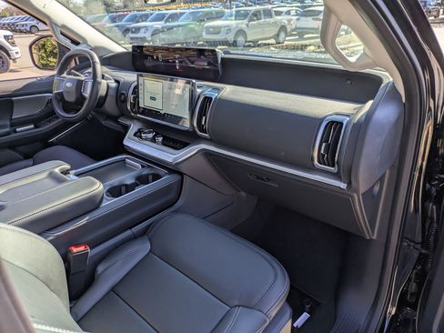 New 2025 Ford Expedition Platinum w/ Driver's Package image 36