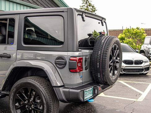 Used 2023 Jeep Wrangler Unlimited Sahara AWD/4WD image 14