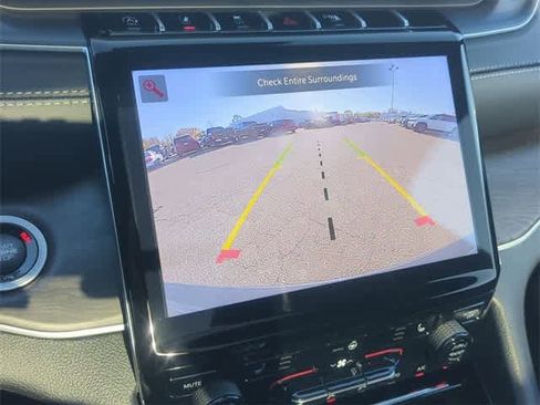 New 2025 Jeep Grand Cherokee Limited image 31