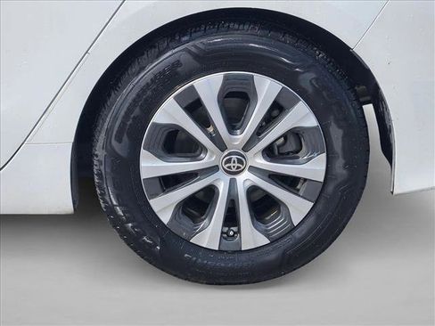 Used 2021 Toyota Prius Prime LE image 4