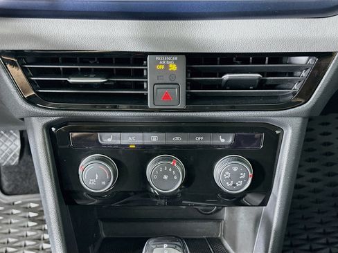 Used 2023 Volkswagen Taos SE w/ Black Wheel Package FWD image 23