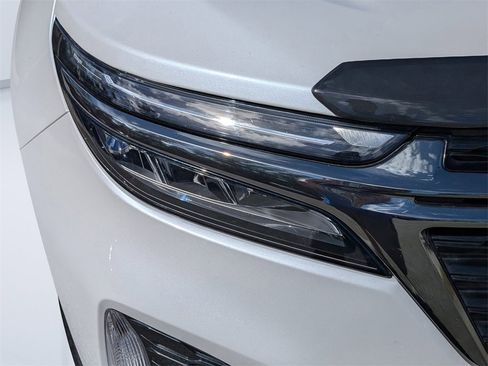 Used 2022 Chevrolet Equinox RS w/ RS Leather Package image 9